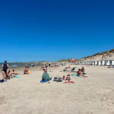 Nyrenoveret Med Skov, Park Naer Stranden Lägenhet
