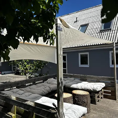 Nyrenoveret Med Skov, Park Naer Stranden *